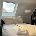 Cozy Top-floor Apt. 3 - Apolonialiving Apartment
