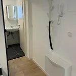 Cozy Top-floor Apt. 3 - Apolonialiving *