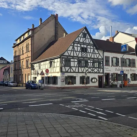 Top-floor Hideaway For Two In Karlsruhe-mühlburg - Apolonialiving - Apt3 Apartamento *